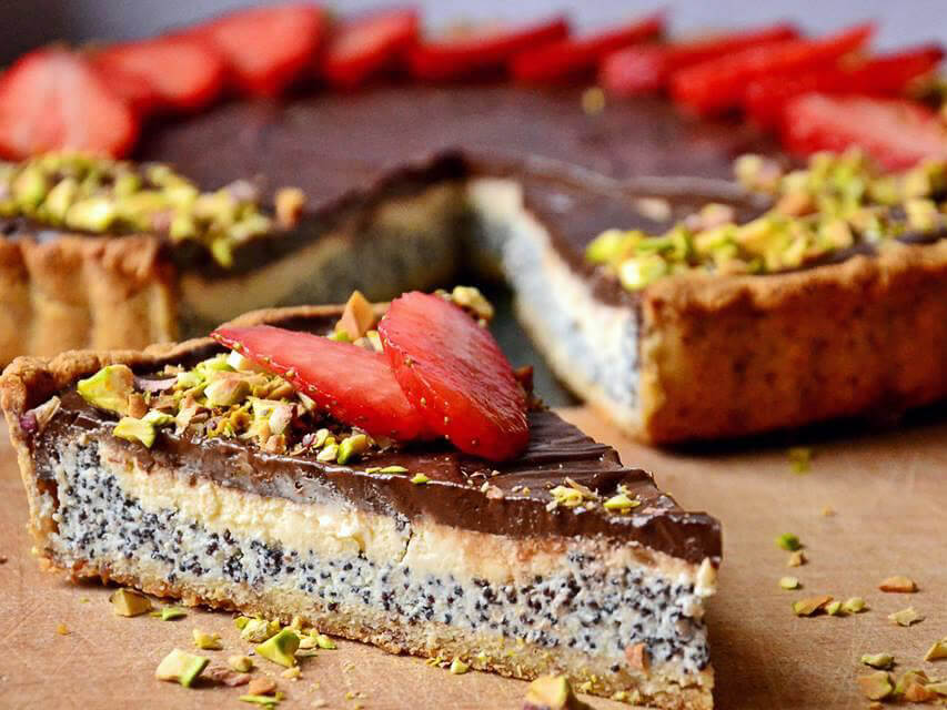 Makova cheesecake pita s čokoladnim ganachem