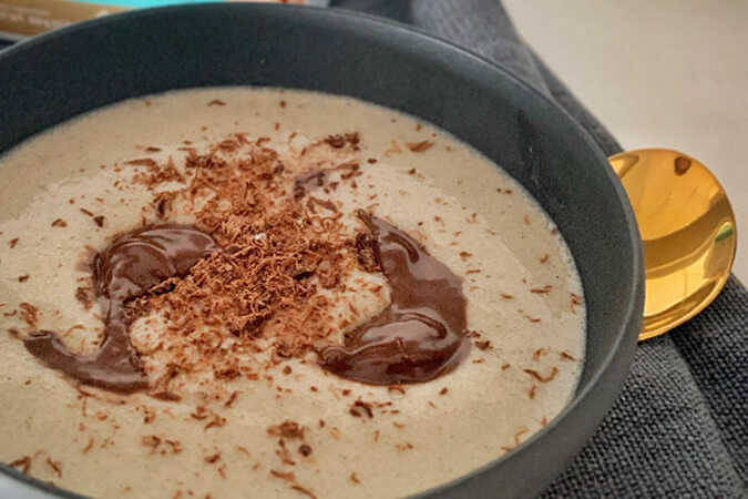 Kremni ledeni mousse z okusom slane karamele - recept